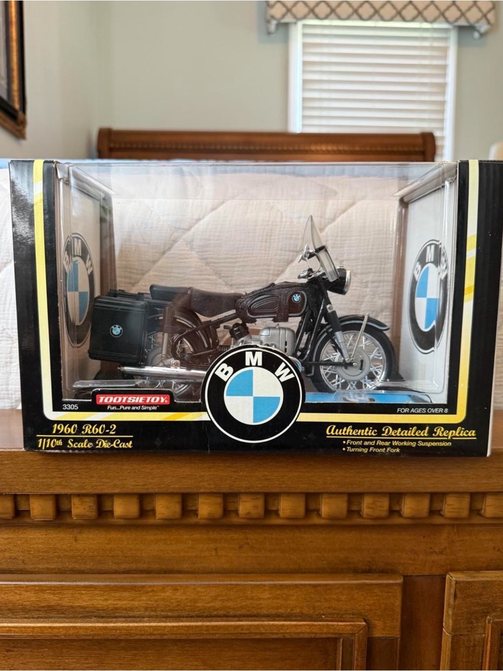 TootsieToy BMW Black Die-Cast 1960 R60-2 Motorcycle Replica 1/10th Scale